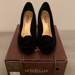Seychelles ‘Reservations for Two’ black fabric dress peeptoes - size 6.5